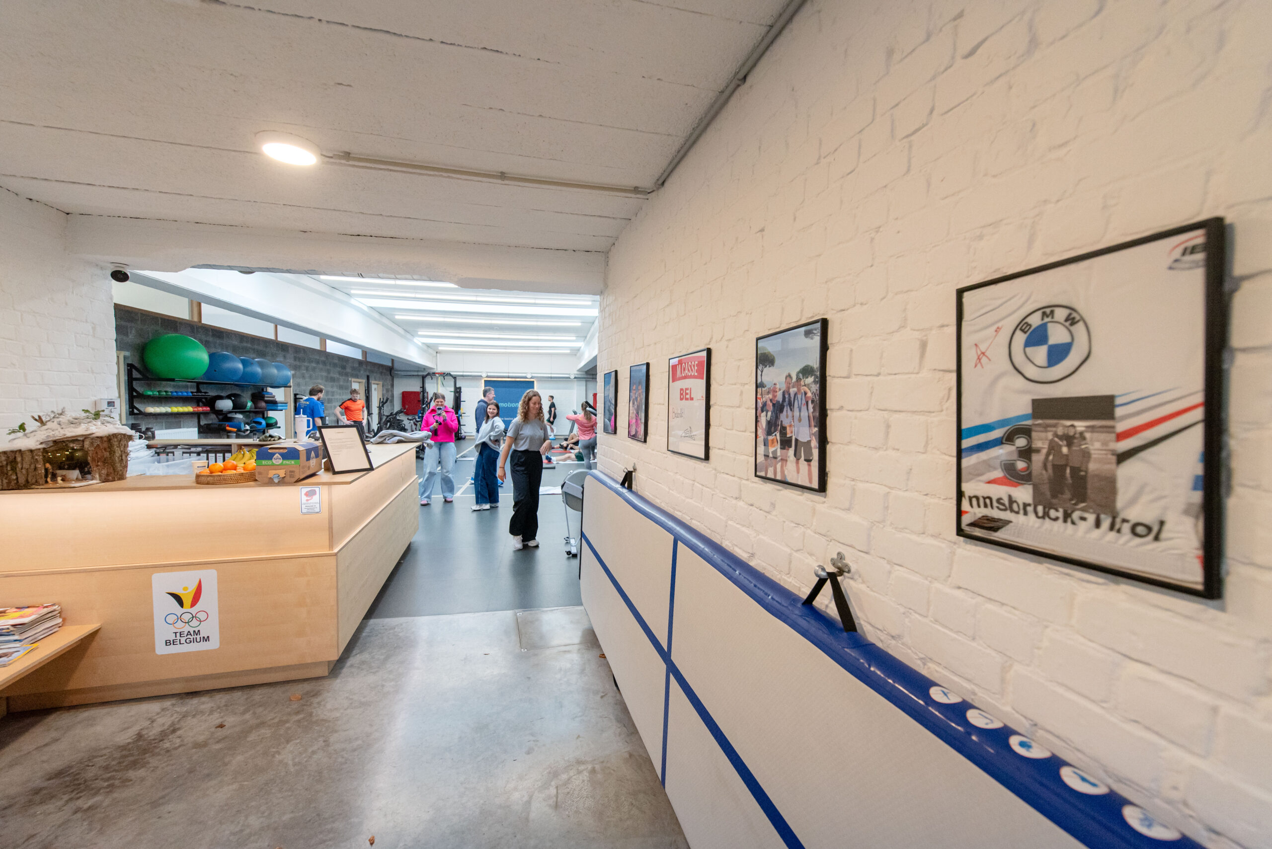 Inkom en balie van motionlab kinestherapie in schoten